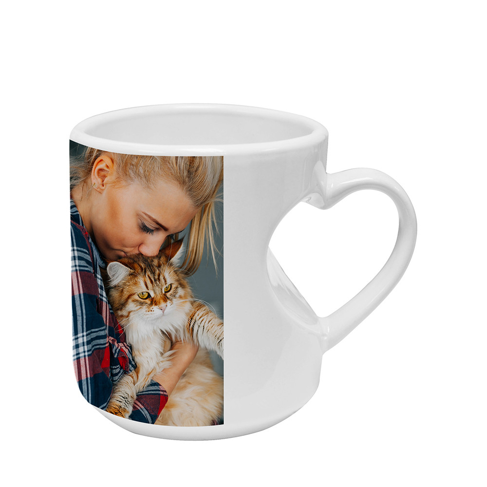 Tasse blanche à poignée en forme de coeur